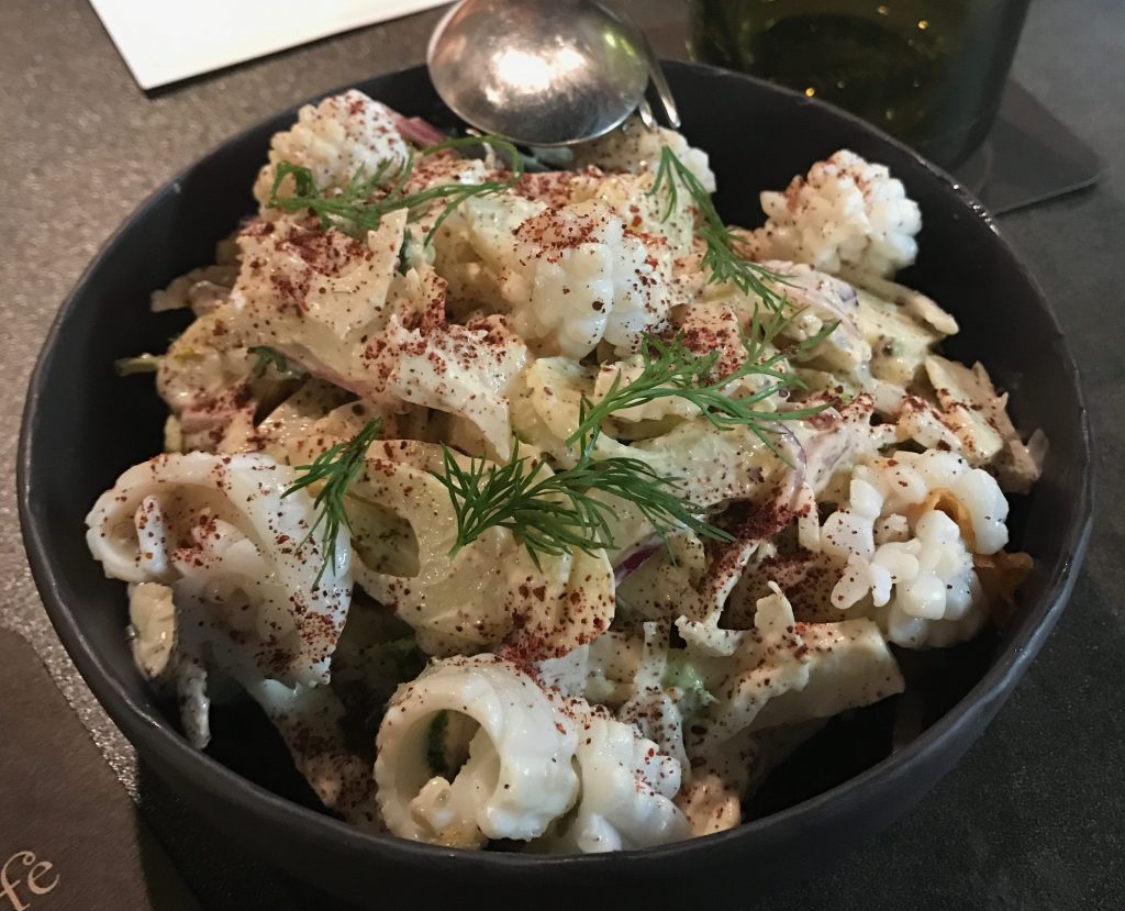 Ensalada hinojo ecológico y calamar - Ma Khin cafe