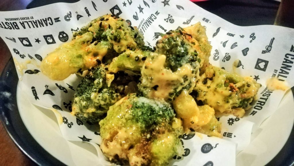 Brocoli en tempura con mayonesa picante