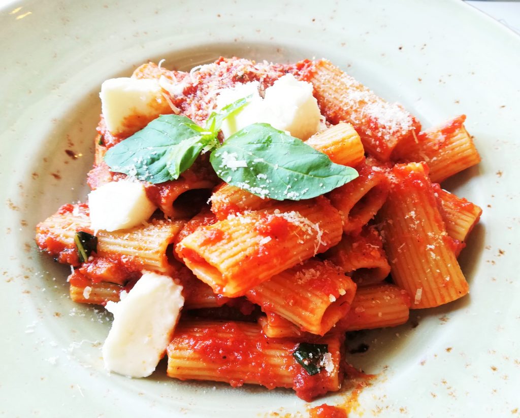Rigatoni a la parmigiana Rigatoni a la parmigiana