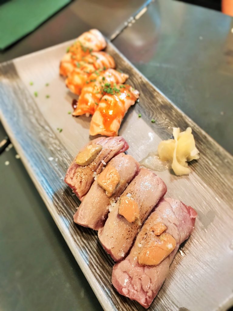 Nigiris soasados de atún y salmón