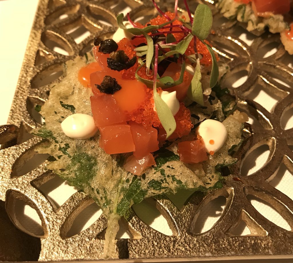 Hoja de shiso con salmón - La Salita 