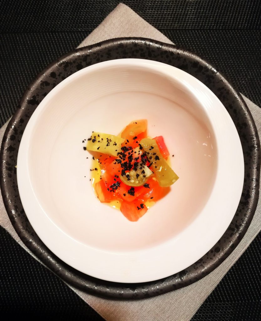 Tomate con pimiento en salmorra